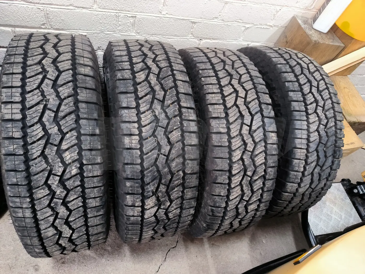 R18 275 65 Falken WildPeak A/T