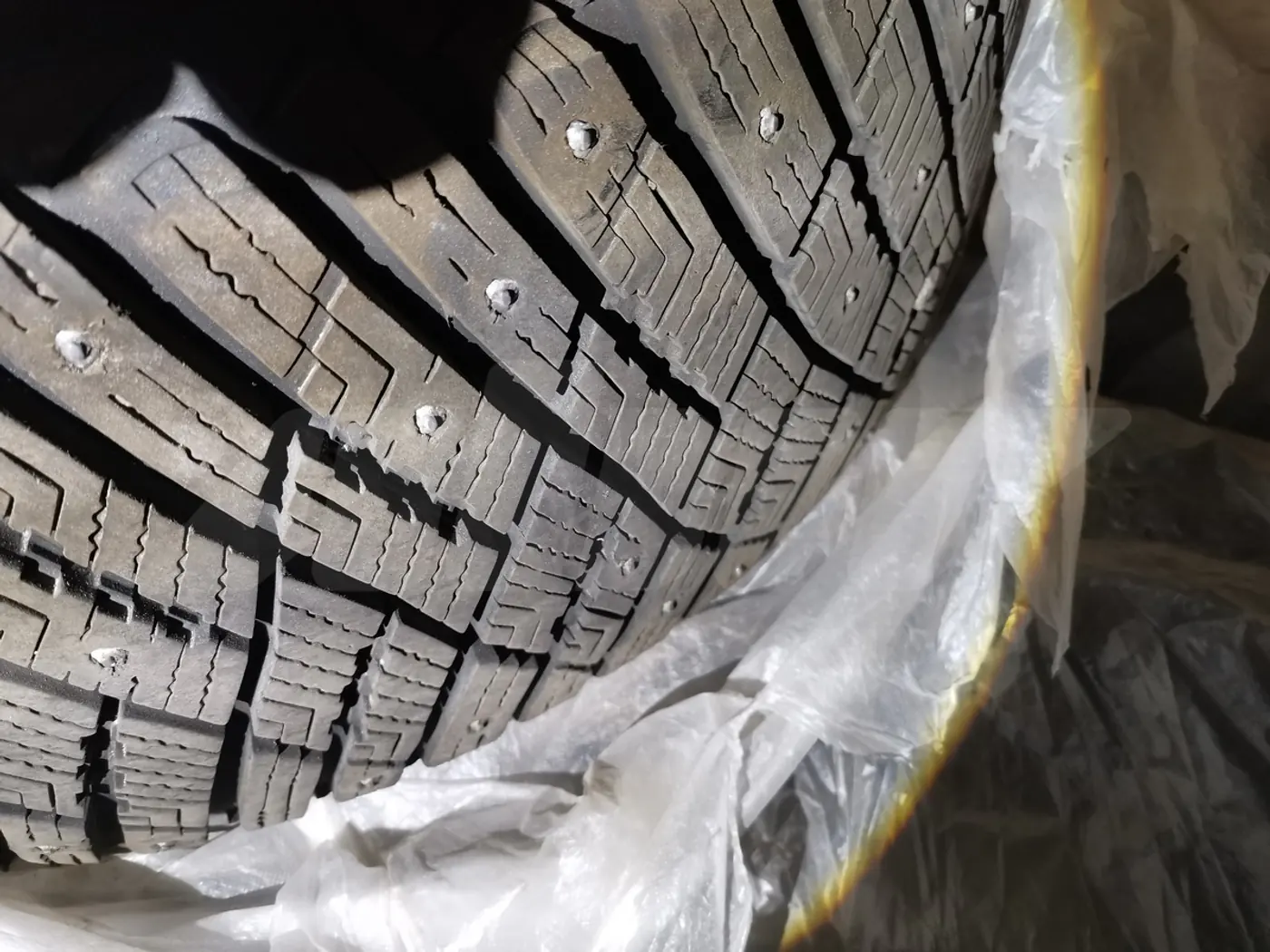 R17 225 55 Goodyear Ice arktic