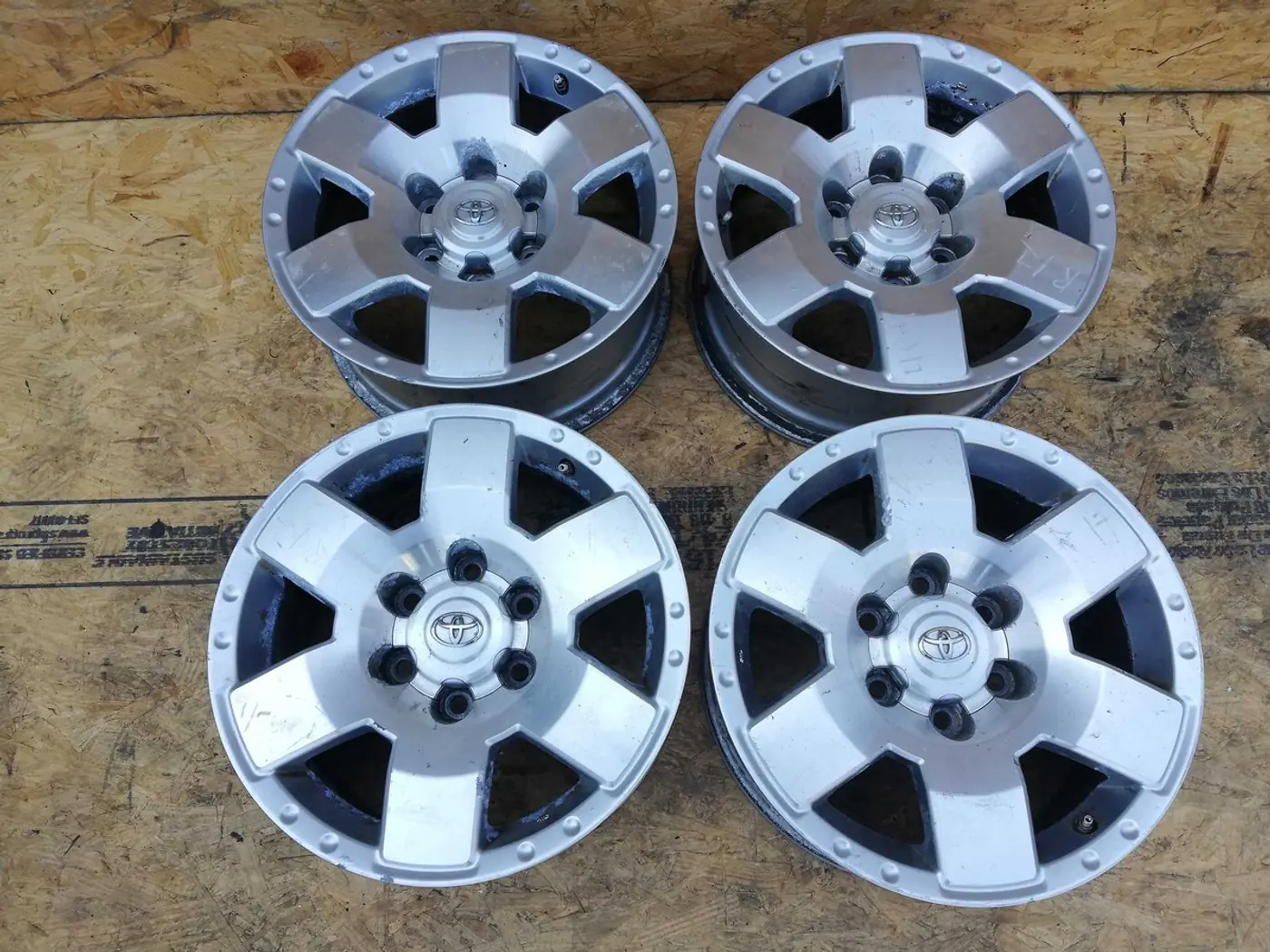 7.5xR17 6 139.7 ET15 DIA106 к Toyota FJ Cruiser