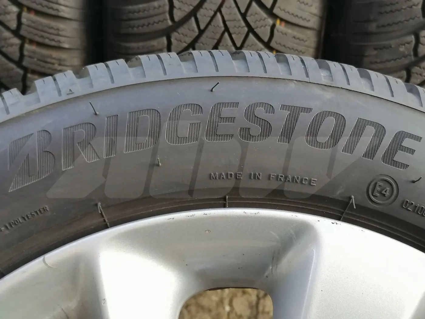 R15 185 60 Bridgestone Blizzak LM005