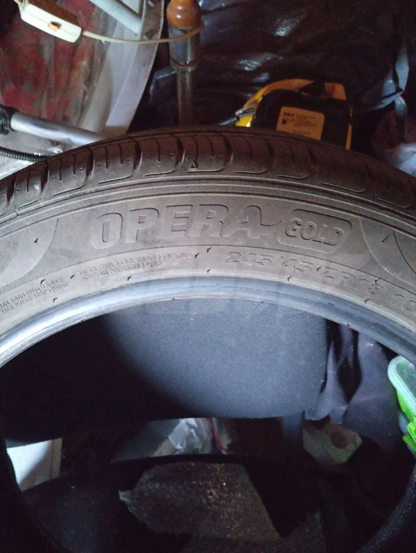 R18 245 45 Hankook ---