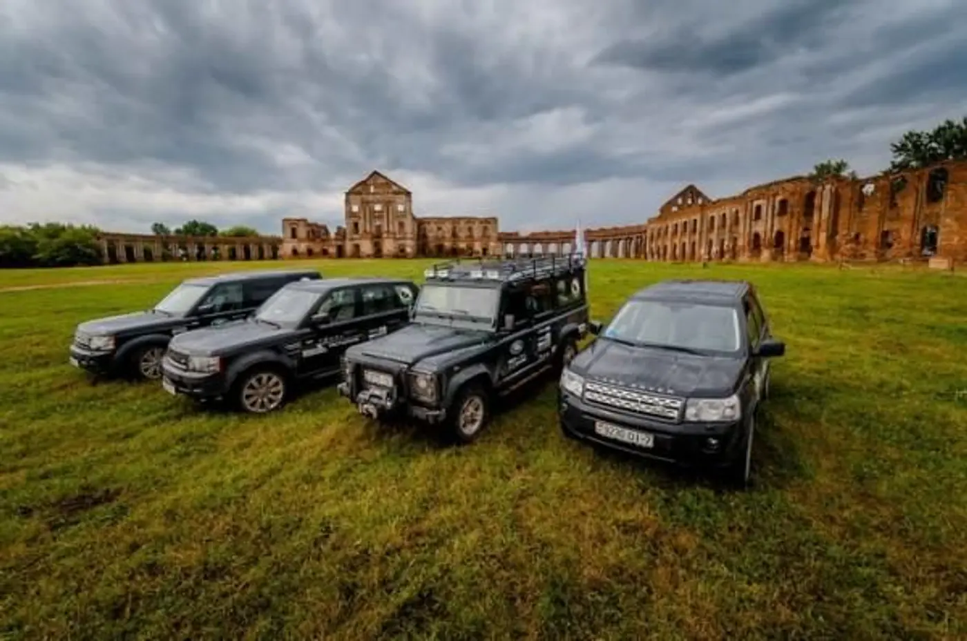 Land Rover открывает Беларусь. Часть вторая. Палацы, замкі, сум…