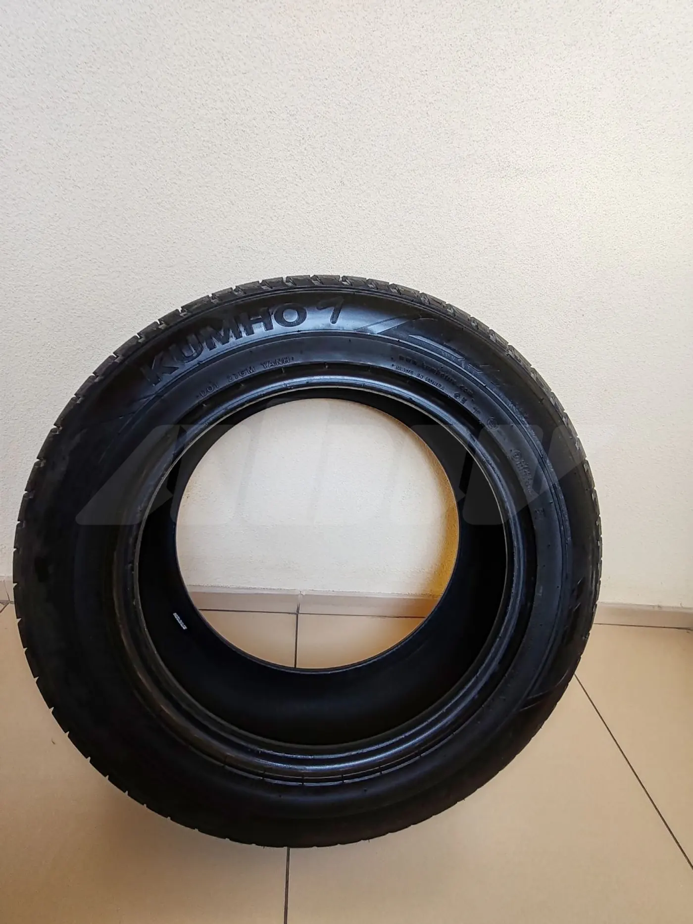 R18 235 60 Kumho Crugen premium