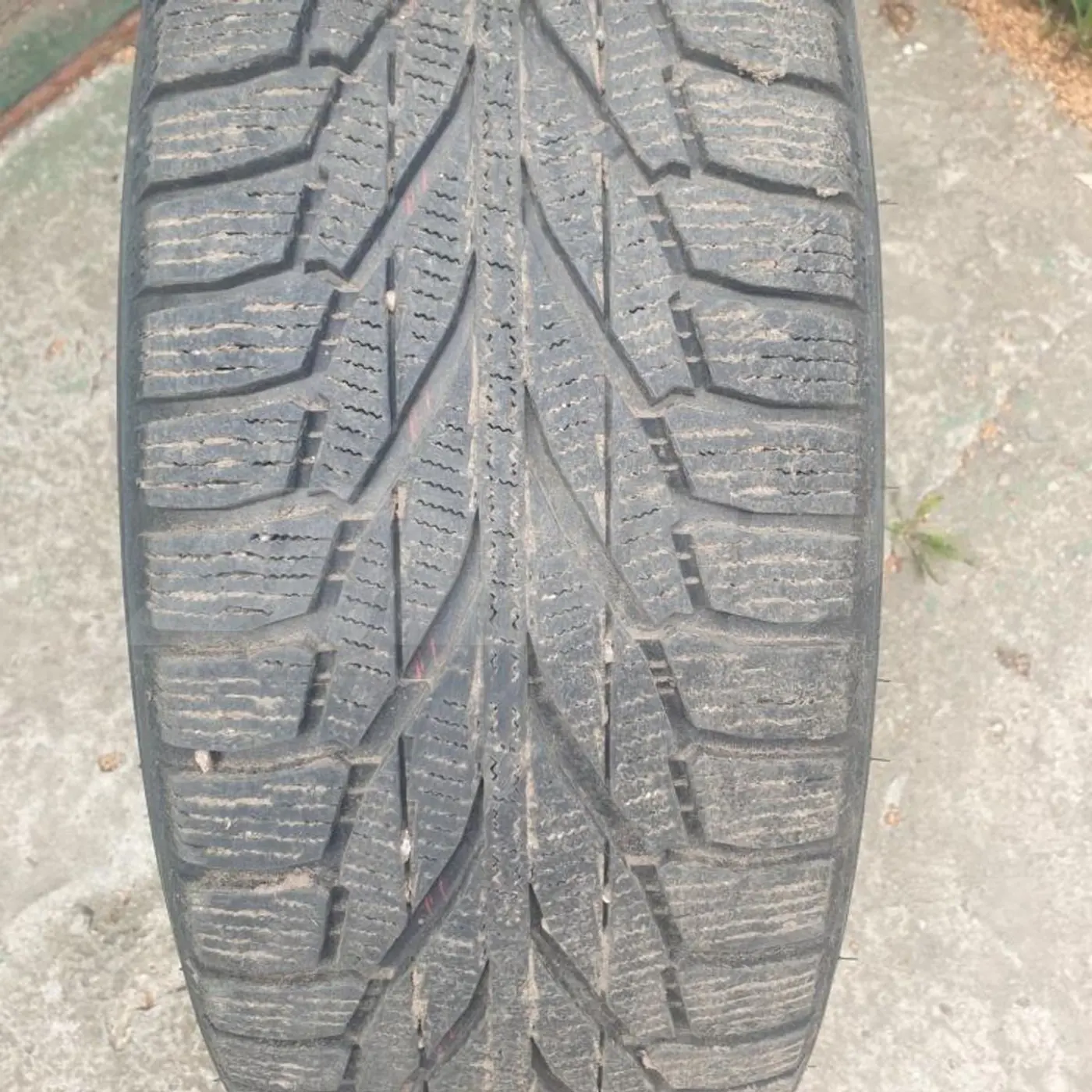 R17 225 65 Nokian Hakkapeliitta R2 SUV