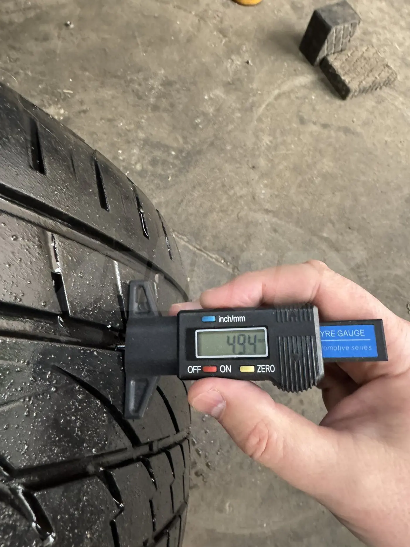 R19 255 50 Continental ContiCrossContact UHP