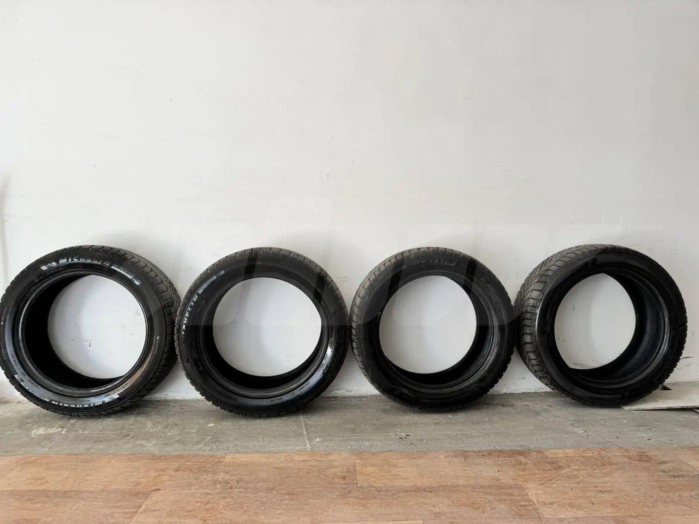 R17 225 50 Michelin Alpin A6
