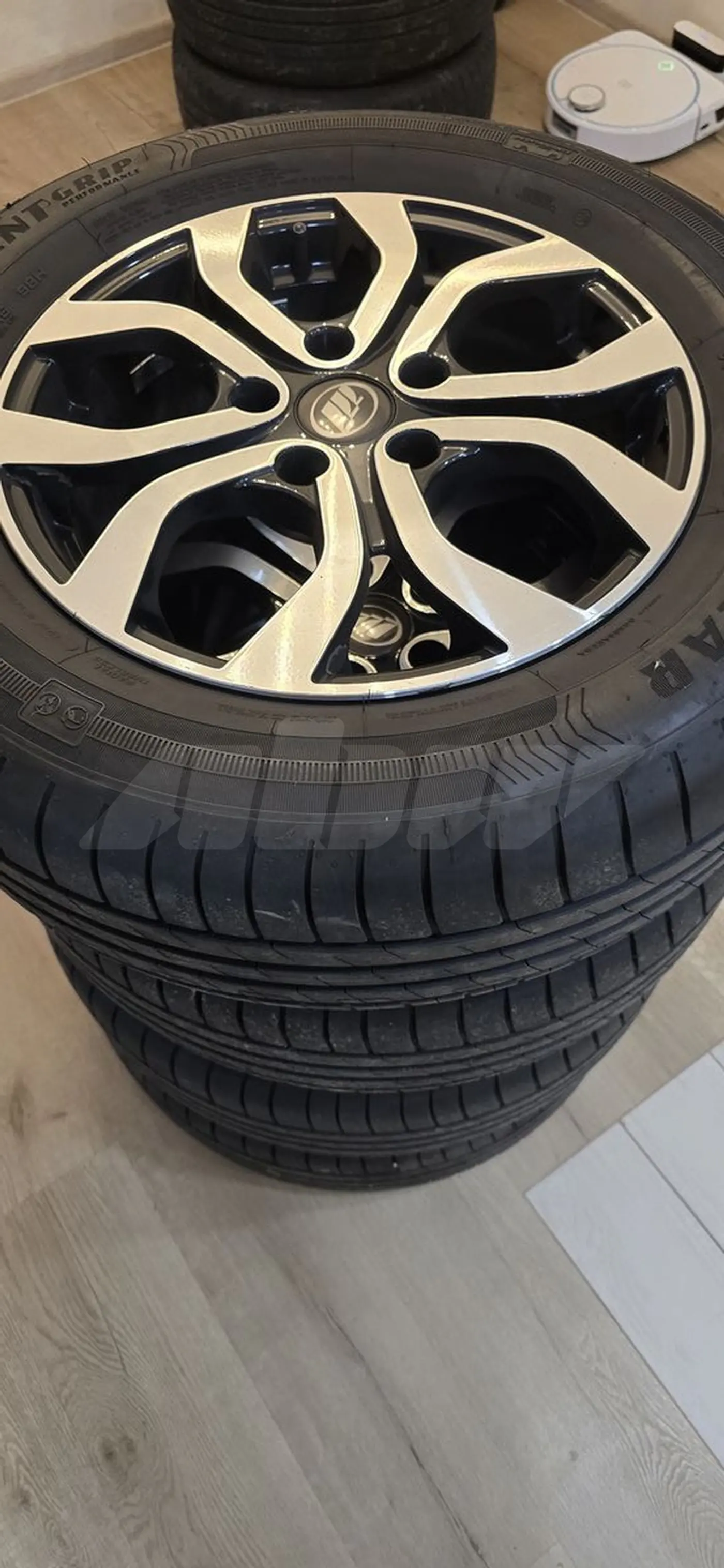 R16 215 65 Goodyear EfficientGrip Performance