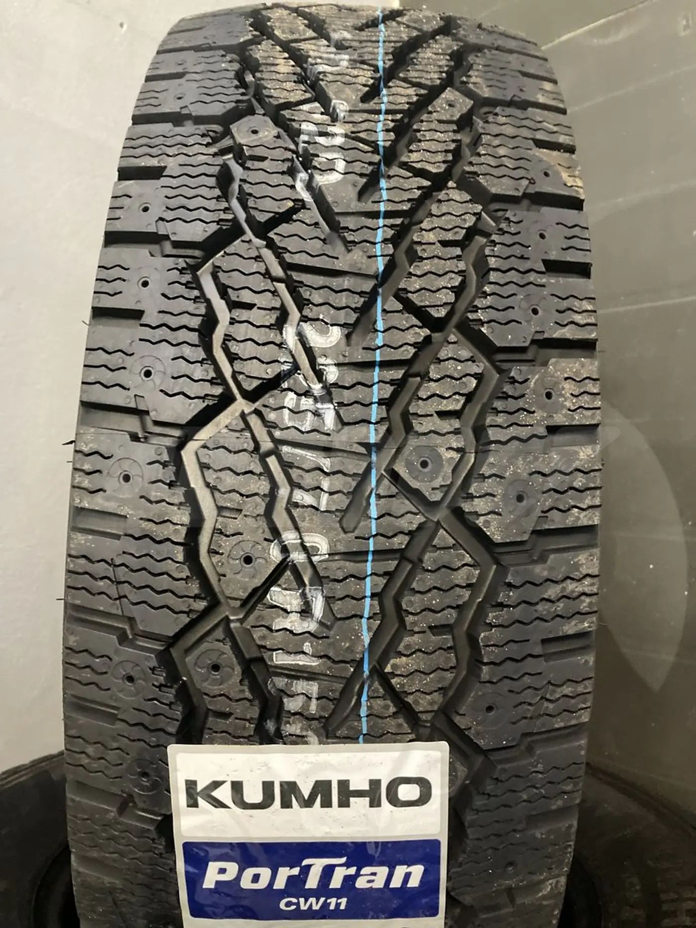 R16C 215 65 Kumho Winter PorTran CW11