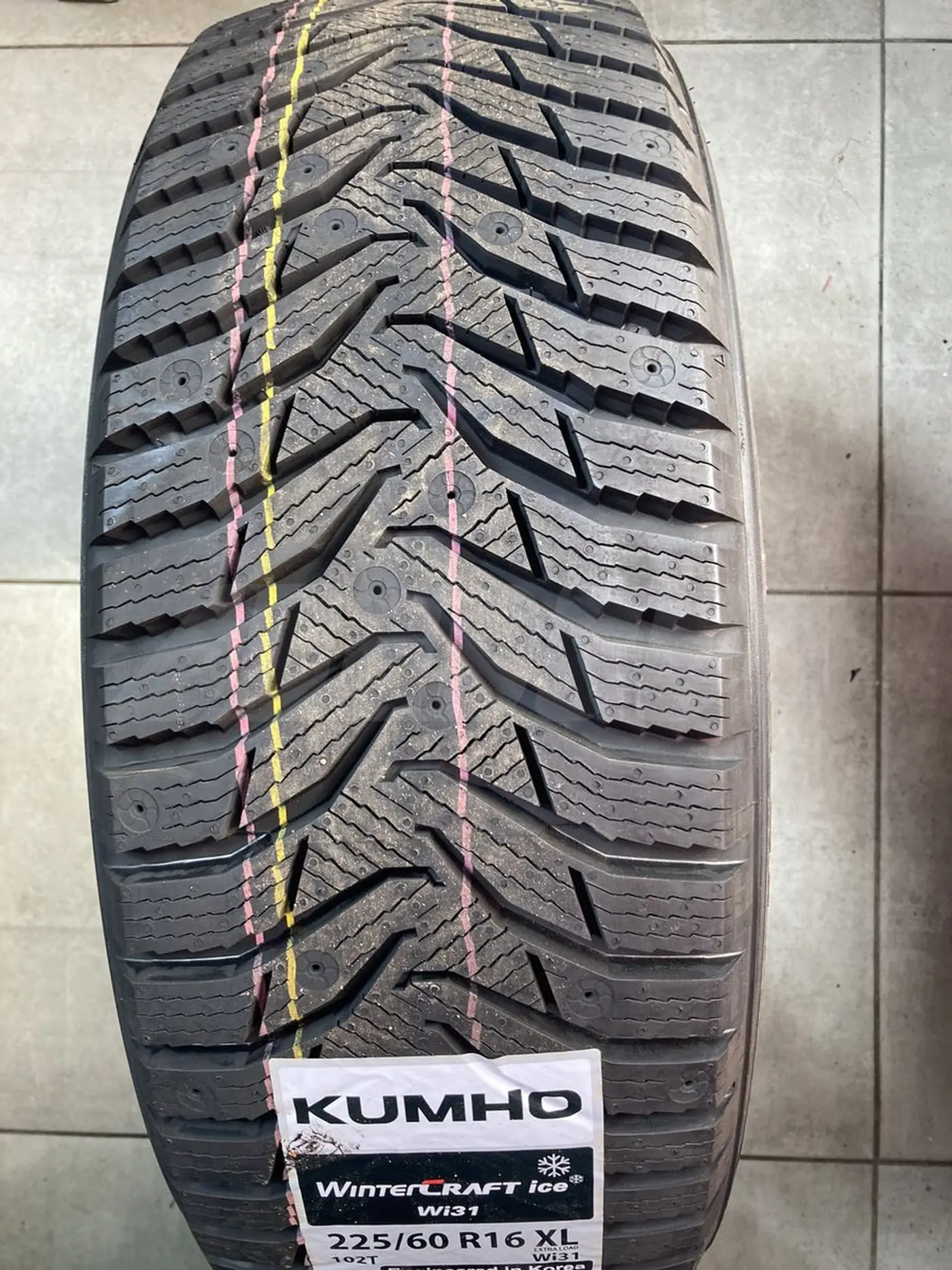 R18 285 60 Kumho WinterCraft SUV ice WS31