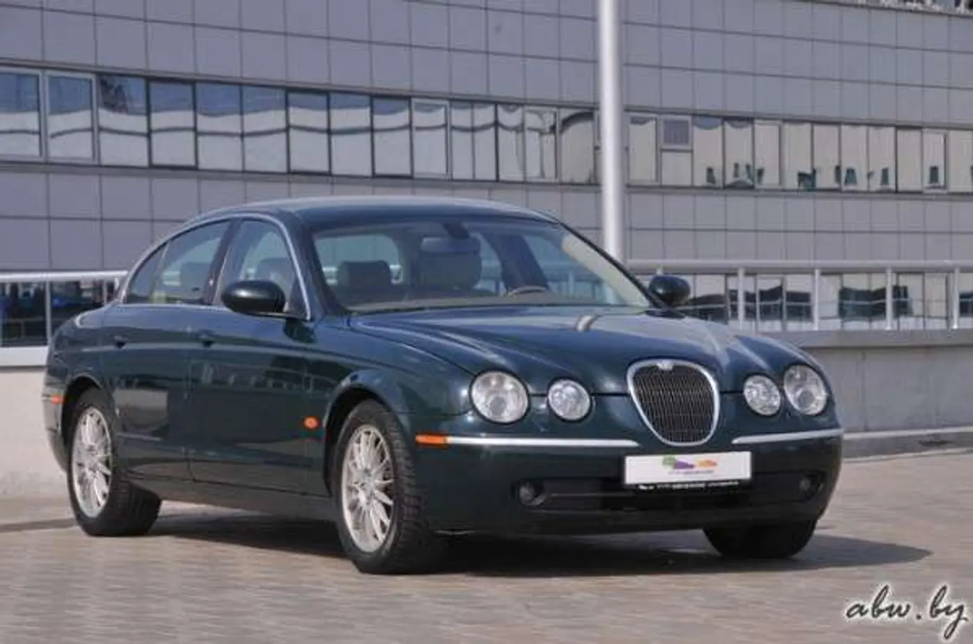 Jaguar S-Type: бюджетная аристократия