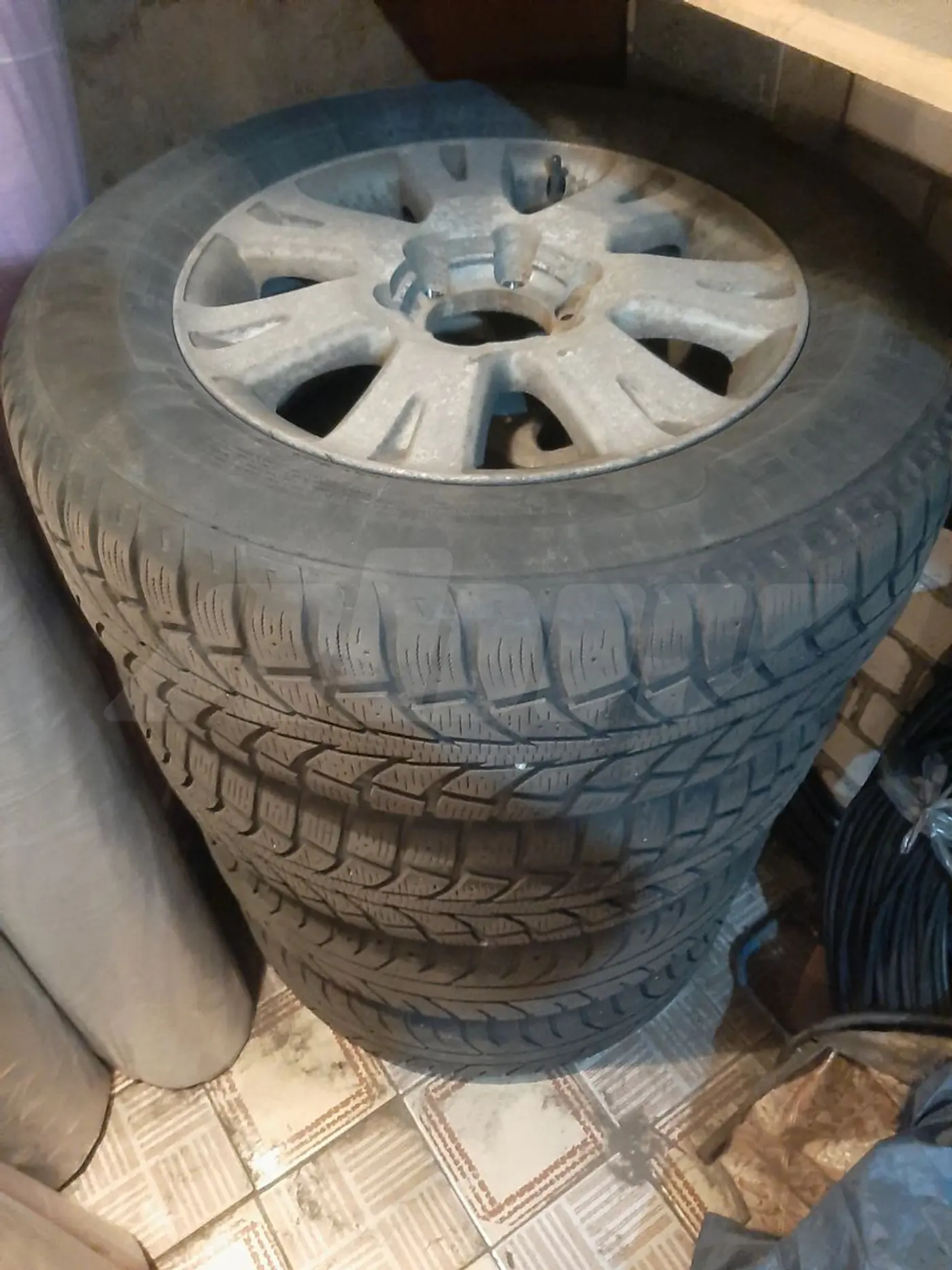 R17 235 65 Hankook hover h5