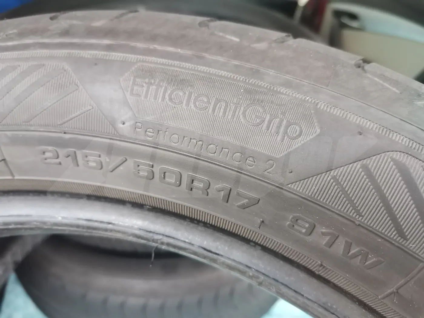 R17 215 50 Goodyear Efficientgrip Performance 2