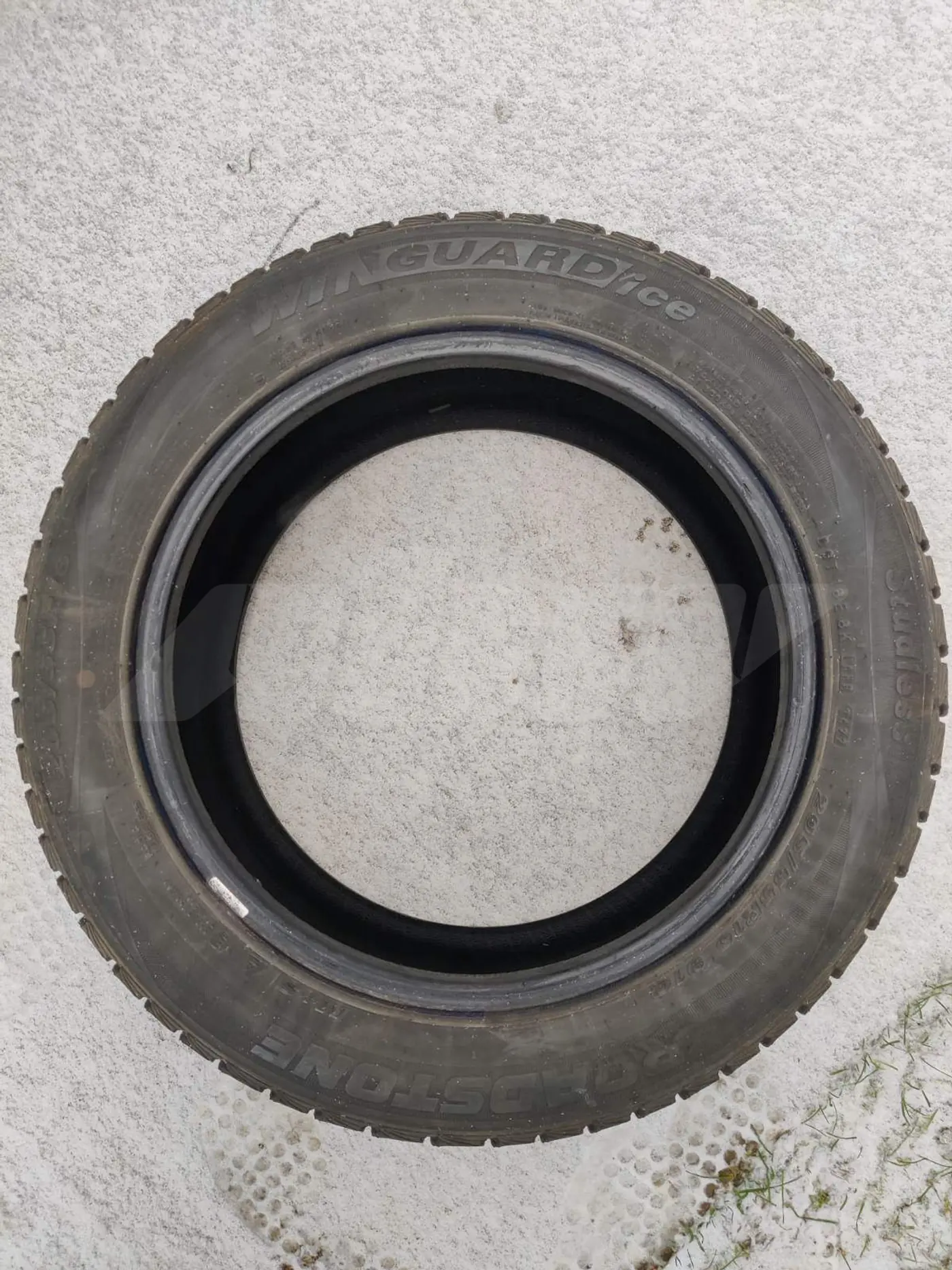 R16 205 55 Roadstone Winguard Ice