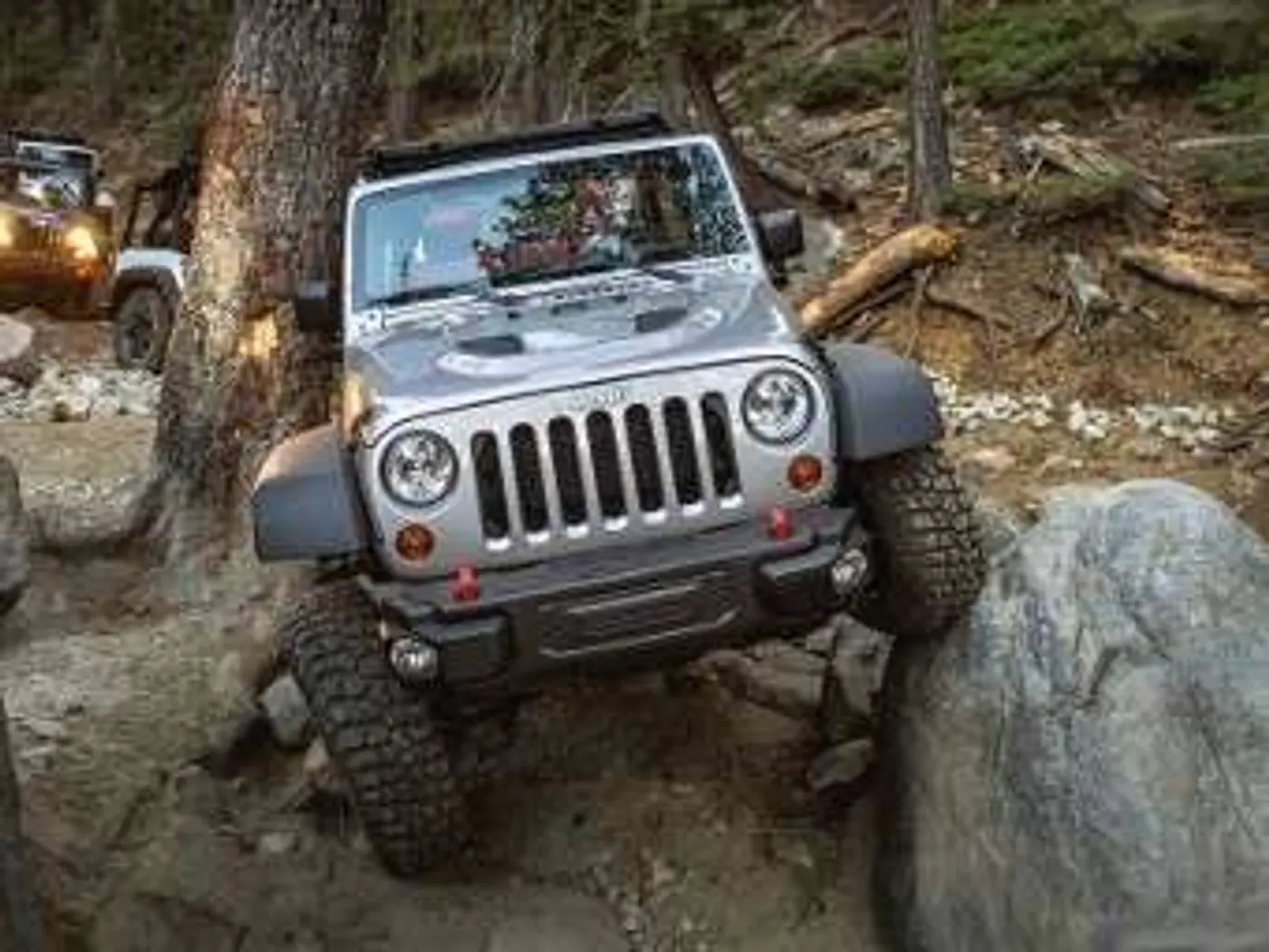 Новый Jeep Wrangler лишится неразрезных мостов