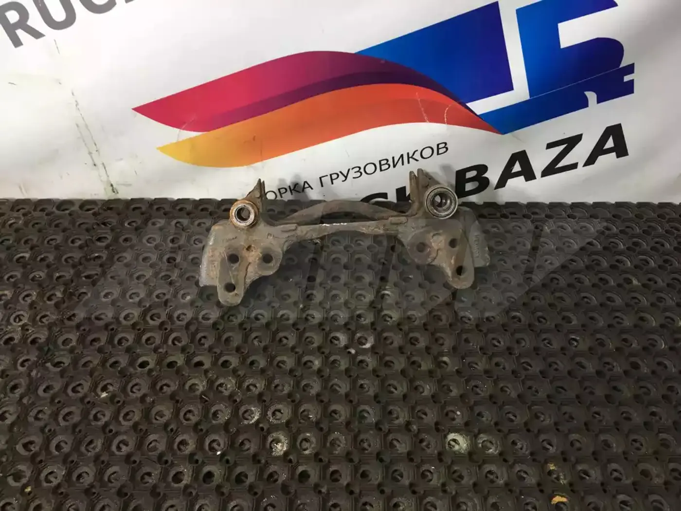 Скоба суппорта к Renault Premium 1996