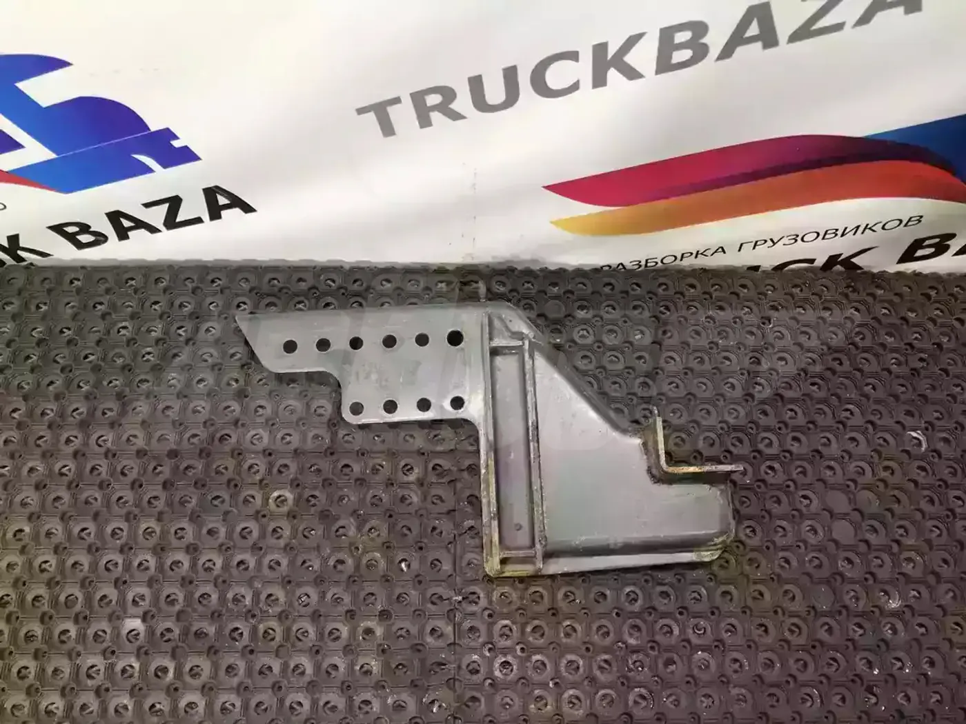 Кронштейн крепления бампера к IVECO Stralis 2012