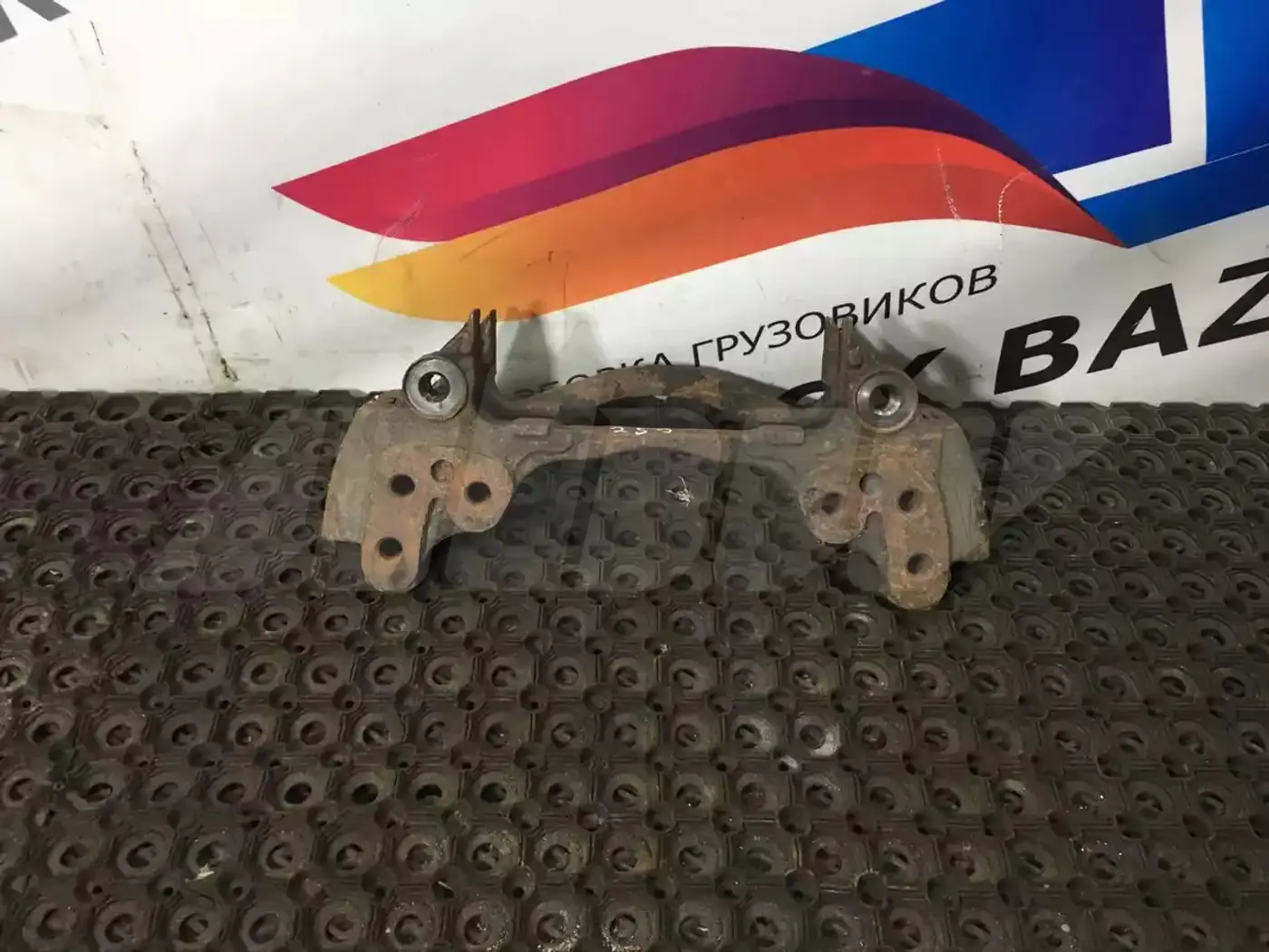 Скоба суппорта к Renault Premium 1996