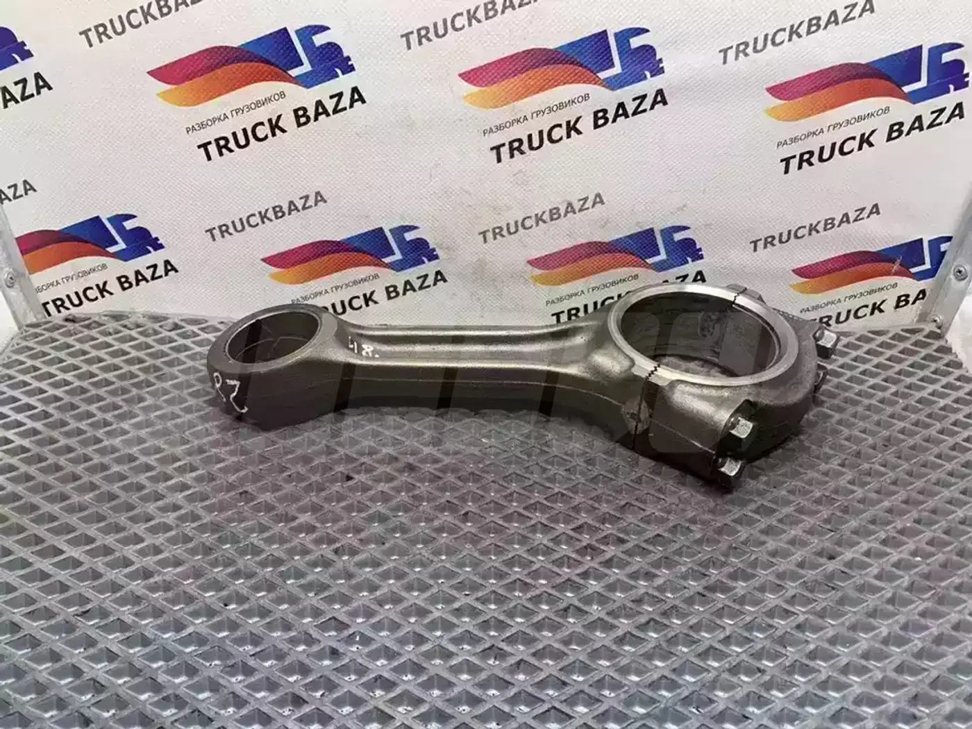 Шатун к Scania  2004