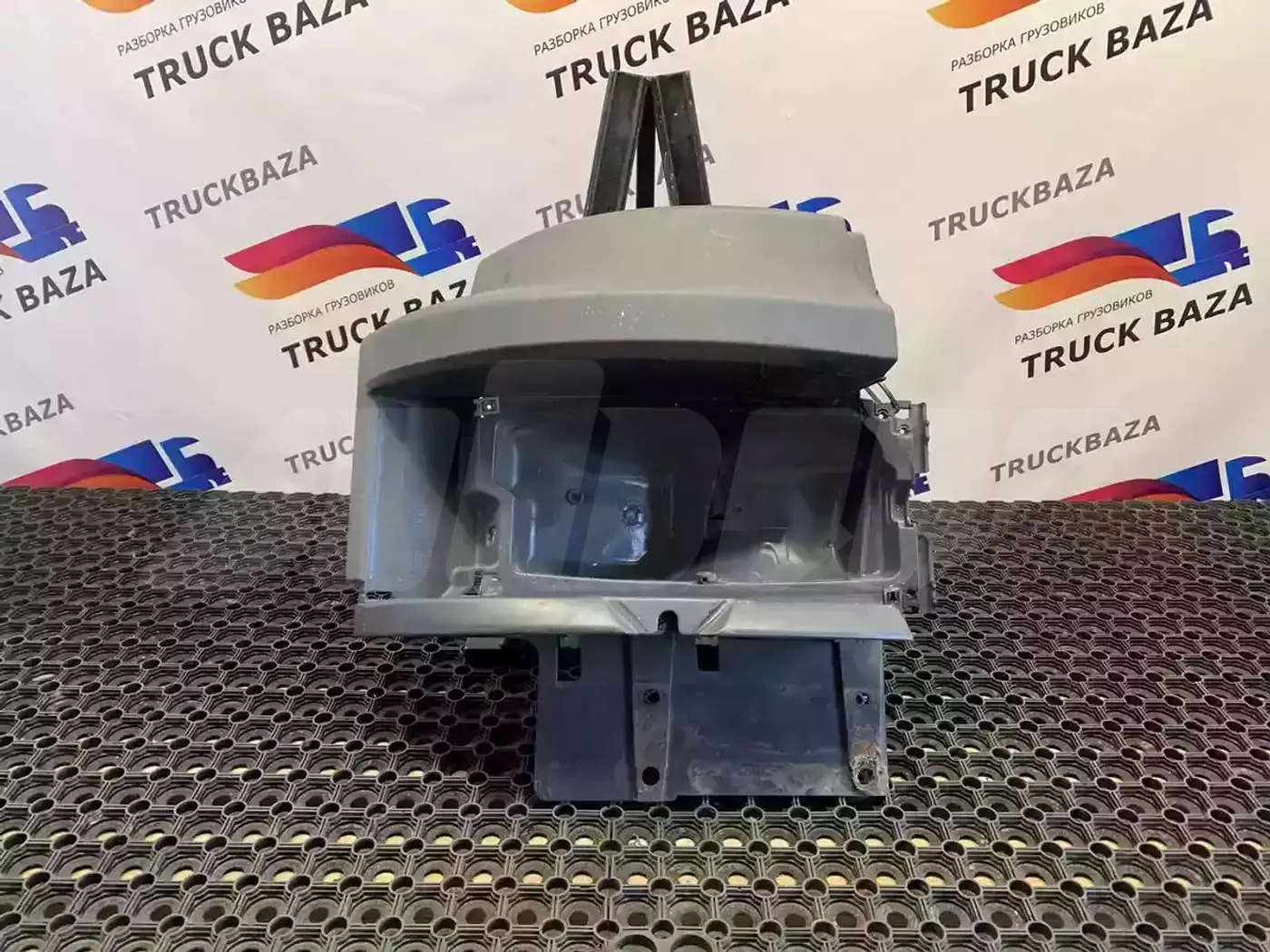 Фара левая к Scania 4-Series 1995