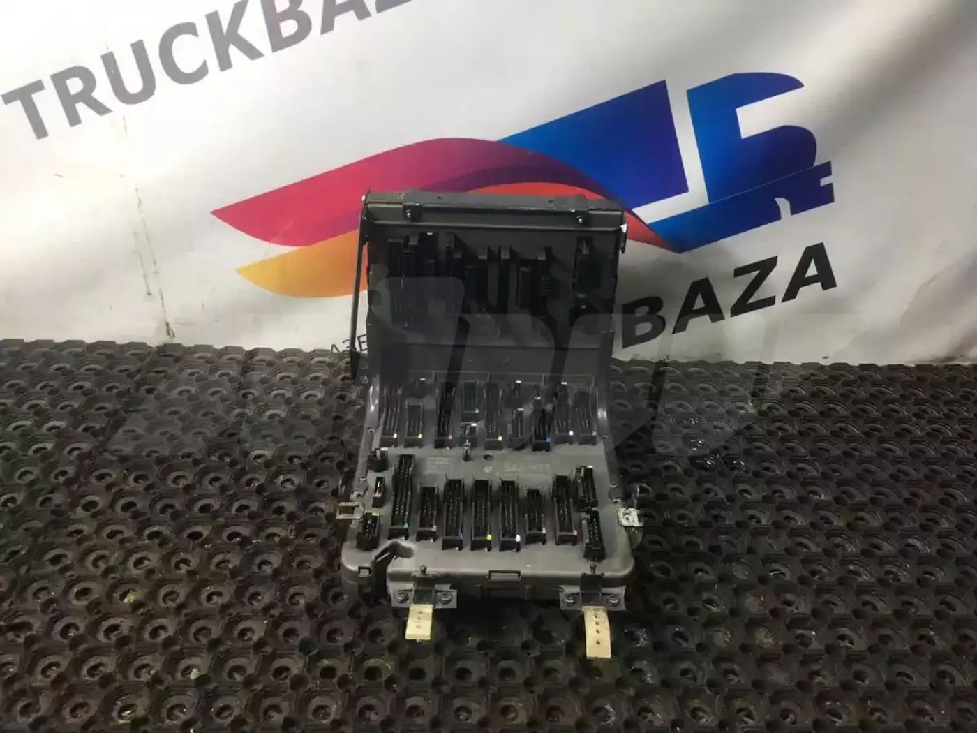 Короб предохранителей к Renault Premium 1996