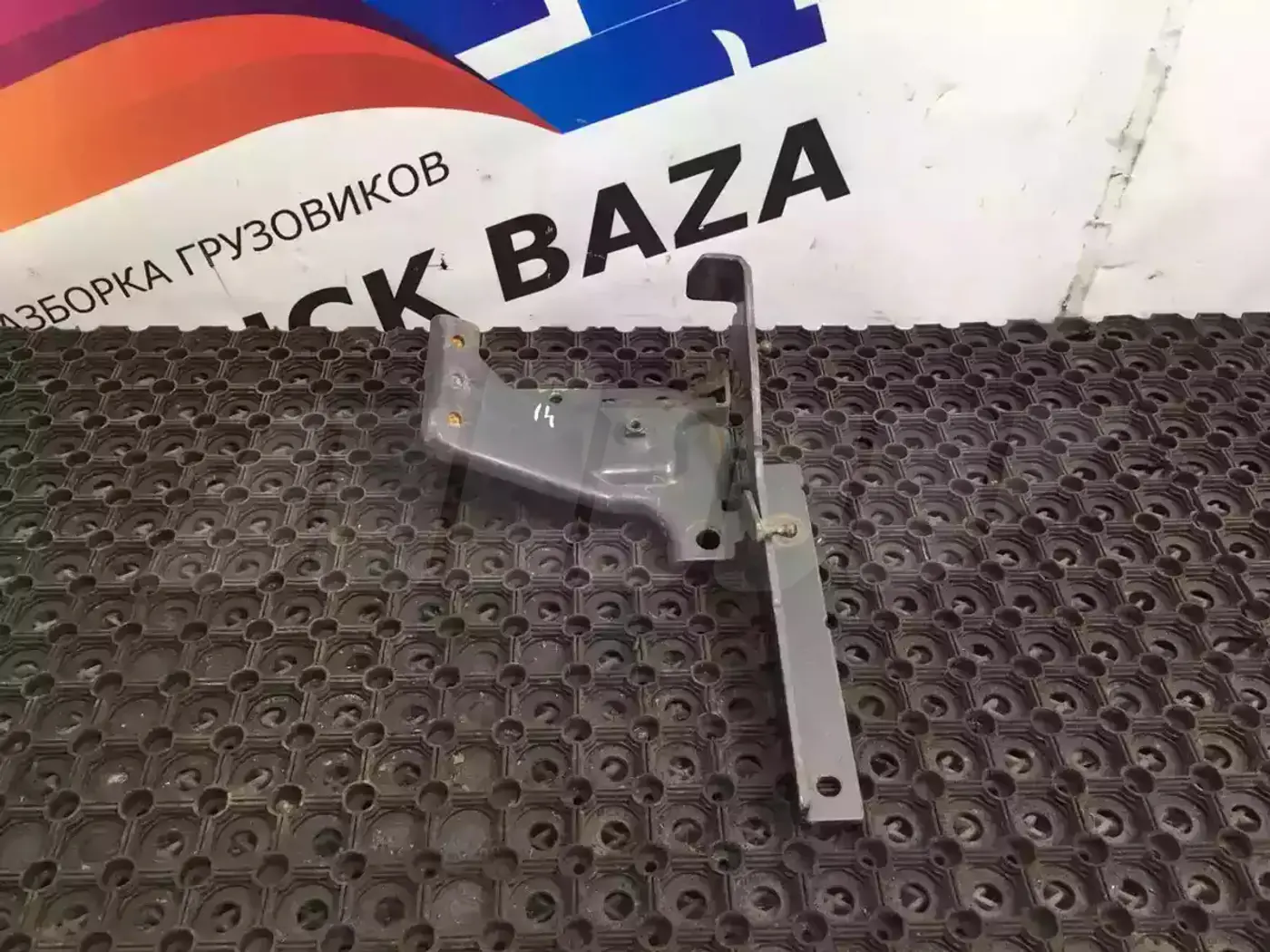 Петли к Scania  2004