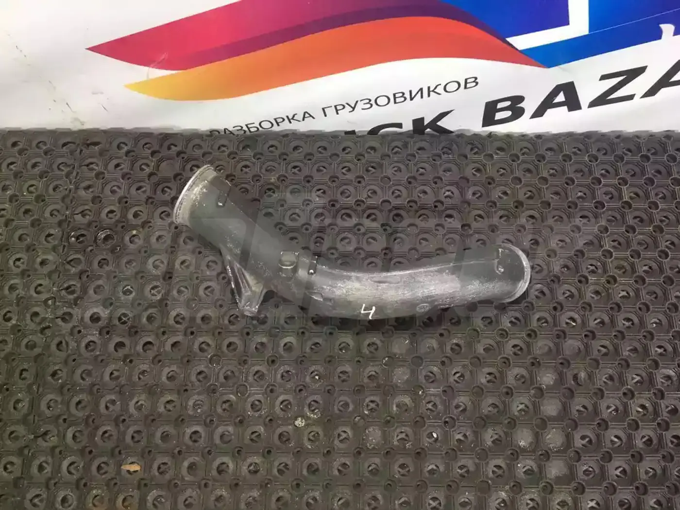 Патрубок интеркулера к Scania  2004