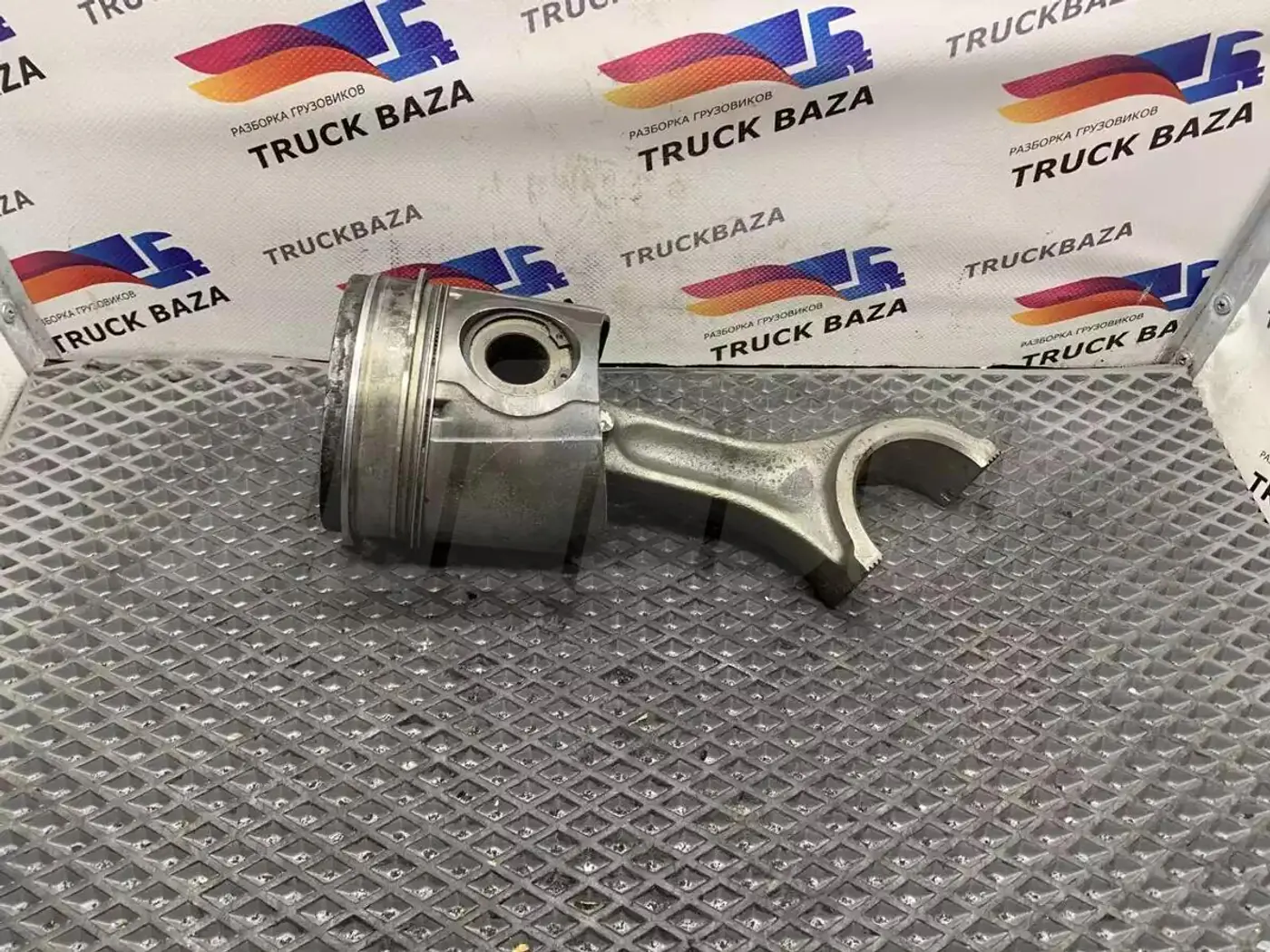 Поршень к IVECO EuroTech 1991