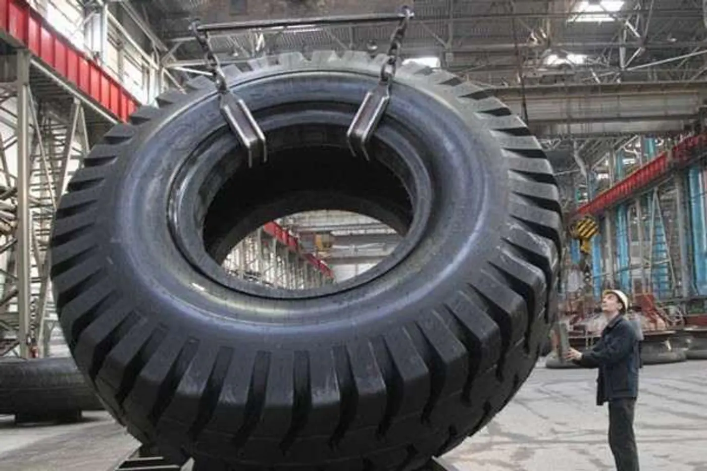 «Белшина» будет «обувать» не только БЕЛАЗ, но и Komatsu с Caterpillar
