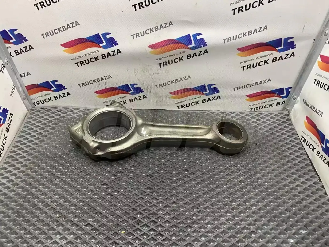 Шатун к Scania  2004