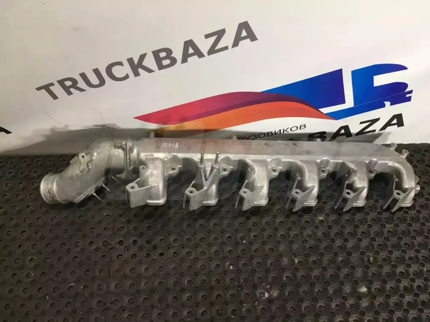 Коллектор впускной к Renault Kerax 1996