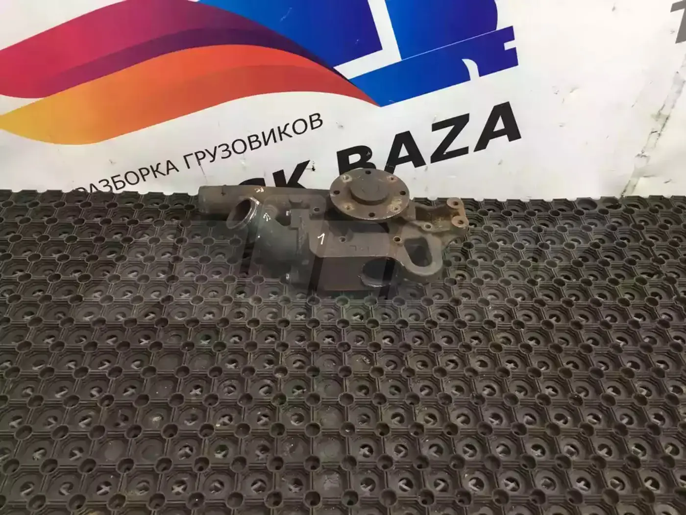 Помпа к Mercedes-Benz Axor 2001