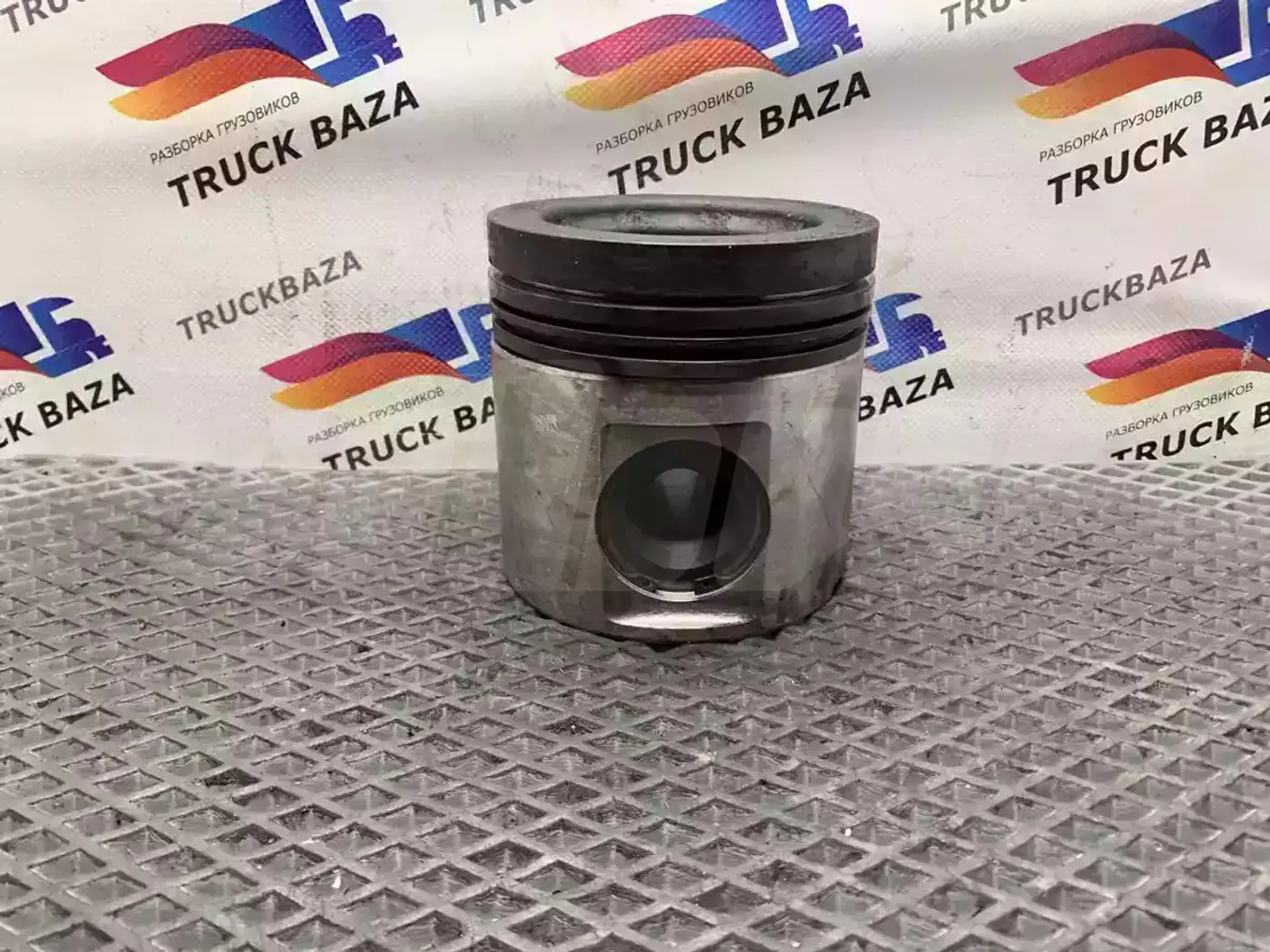 Поршень к Scania  2004