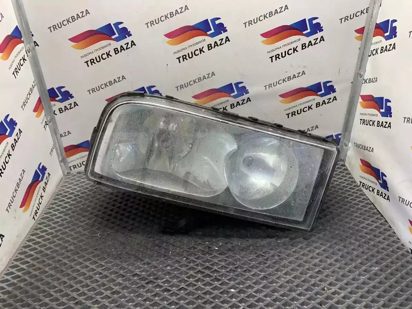 Фара левая к Mercedes-Benz Axor 2001