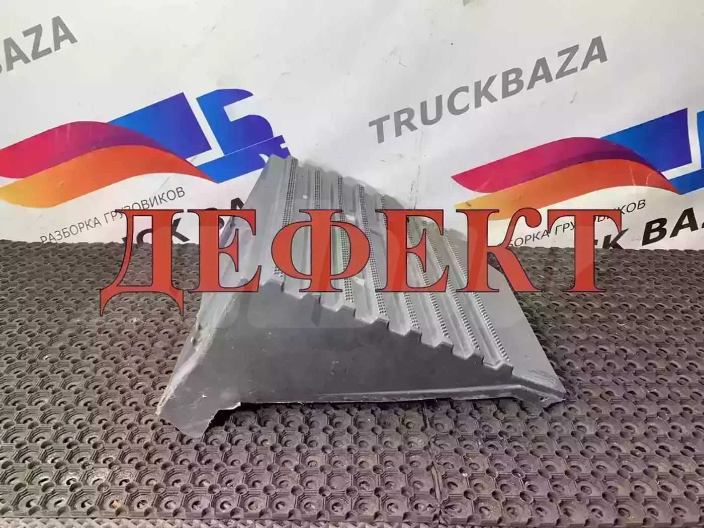 Крепление аккумулятора к Scania  2004