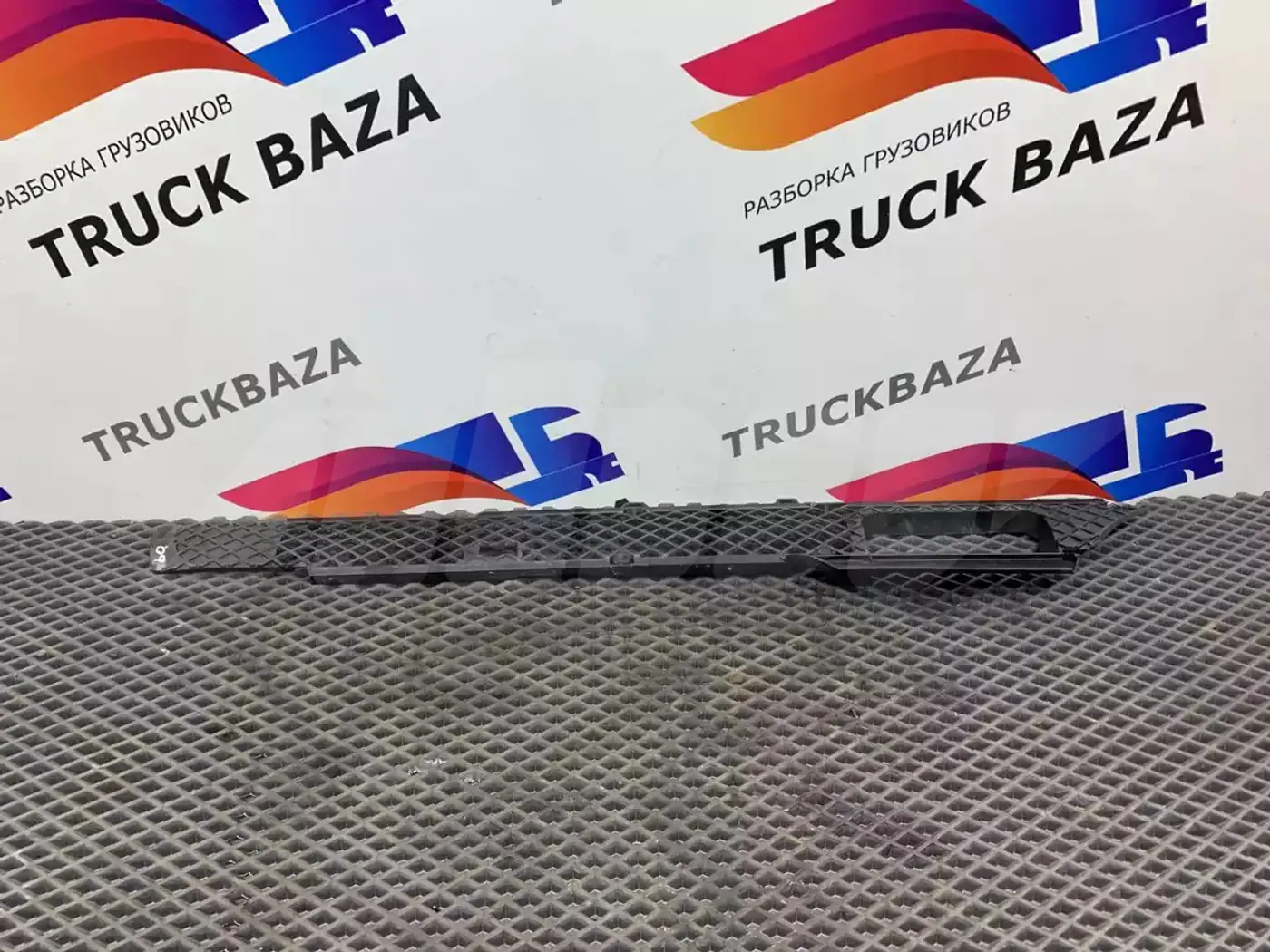 Решетка радиатора к Mercedes-Benz Actros 2002