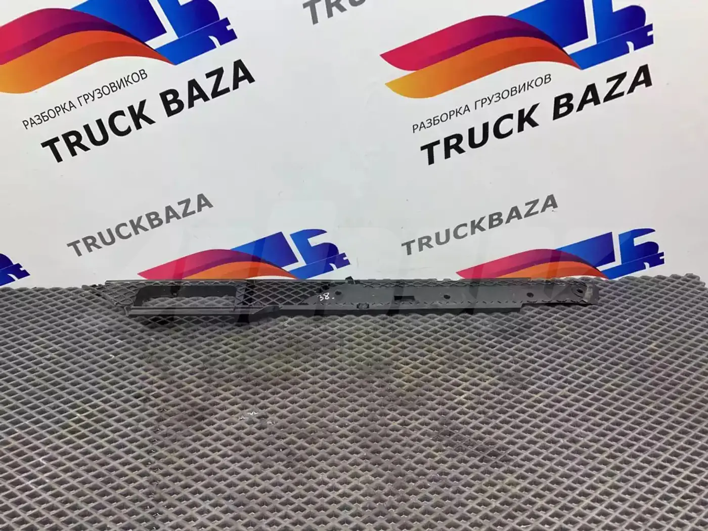 Решетка радиатора к Mercedes-Benz Actros 2002