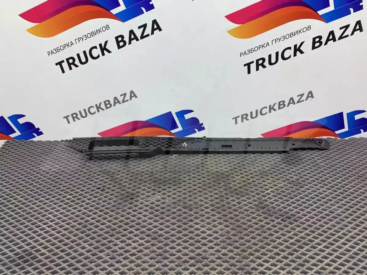 Решетка радиатора к Mercedes-Benz Actros 2002