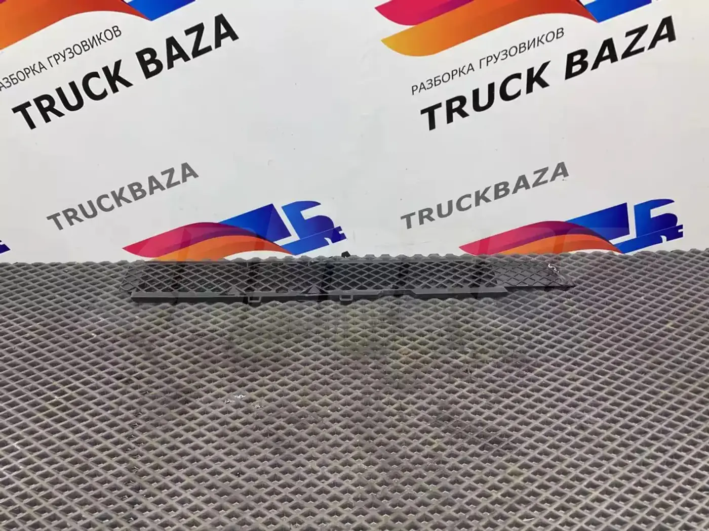 Решетка радиатора к Mercedes-Benz Actros 2002