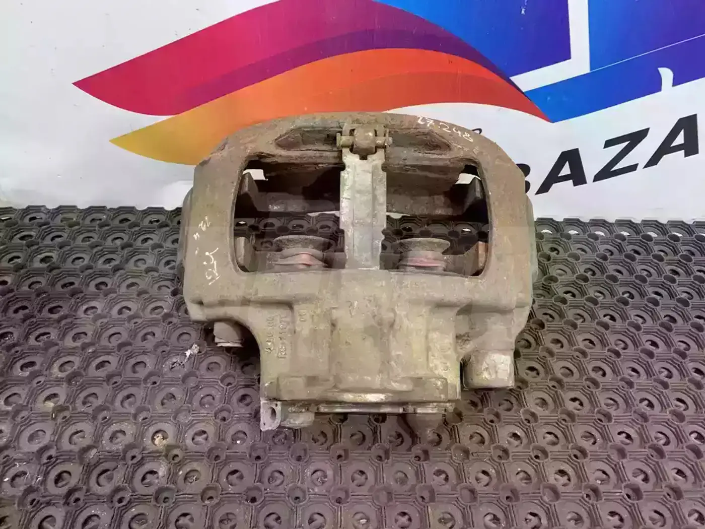 Суппорт передний левый к Scania  1995