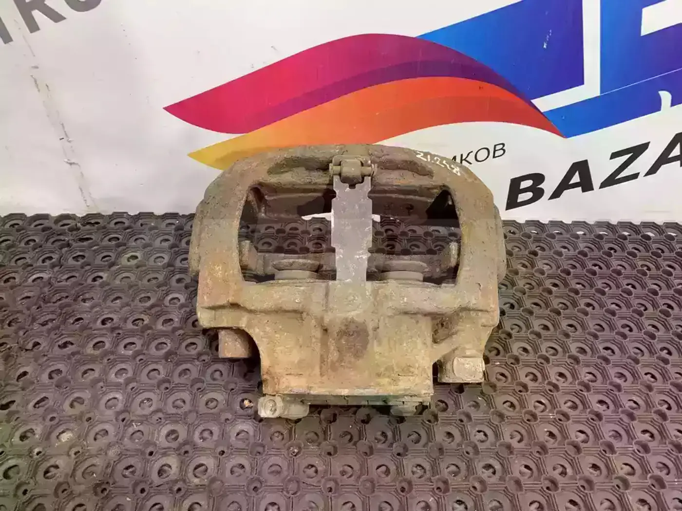 Суппорт передний левый к Scania  1995