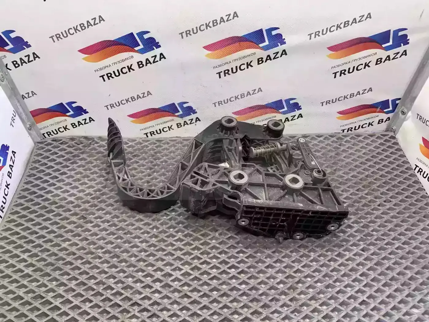Педаль к Scania  2004