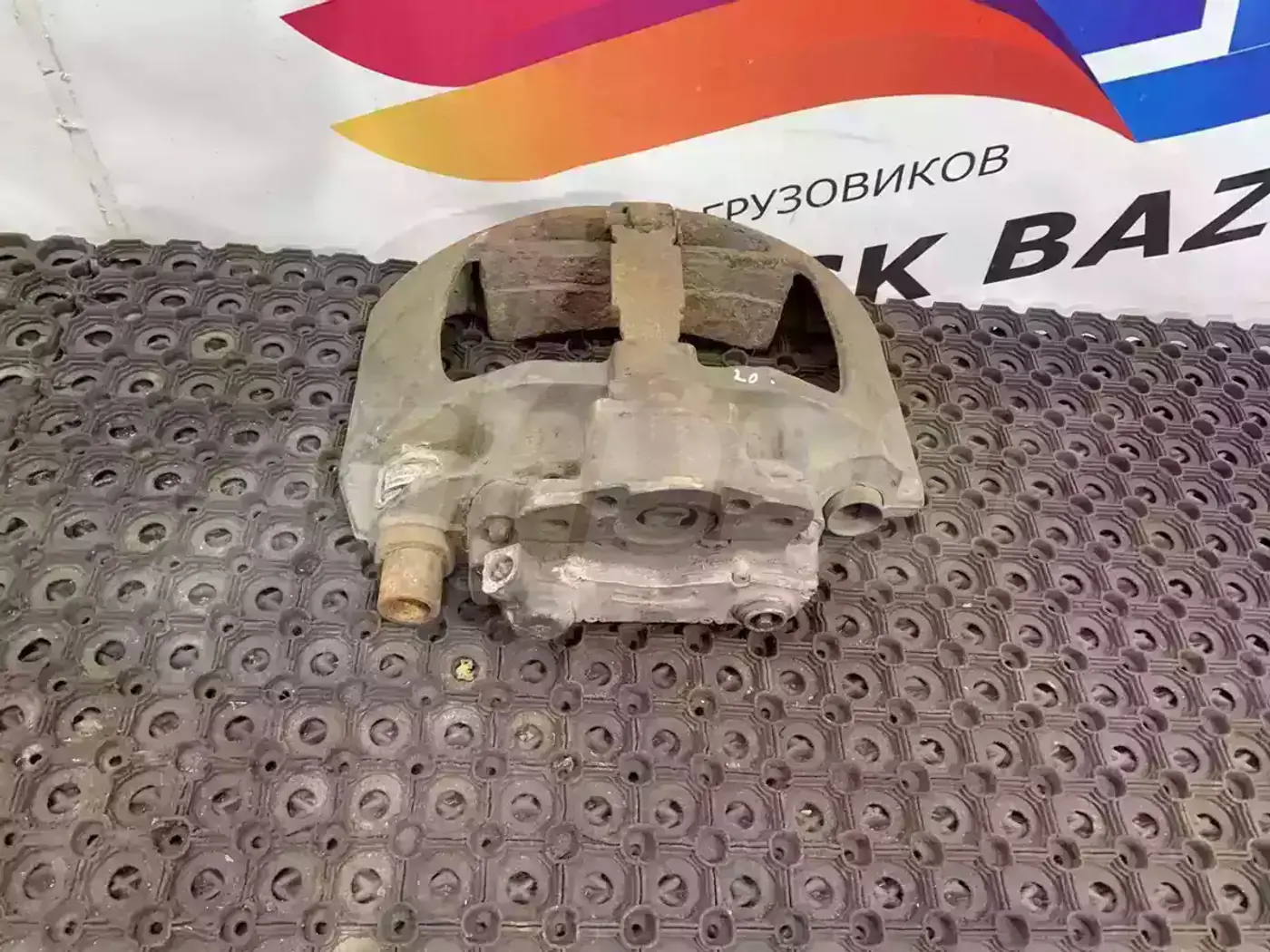 Суппорт передний левый к Mercedes-Benz Axor 2004