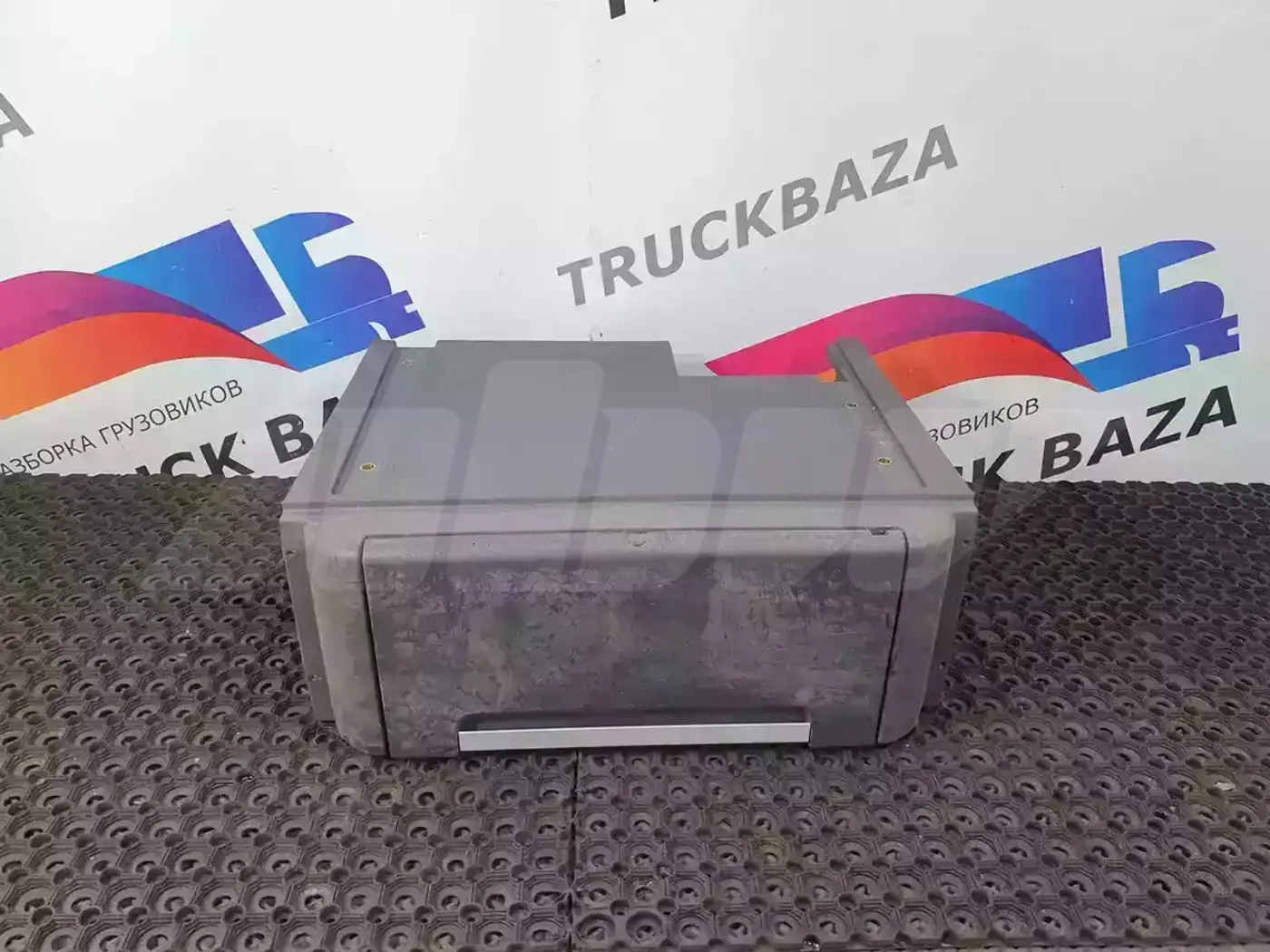 Бардачок к Mercedes-Benz Axor 2004