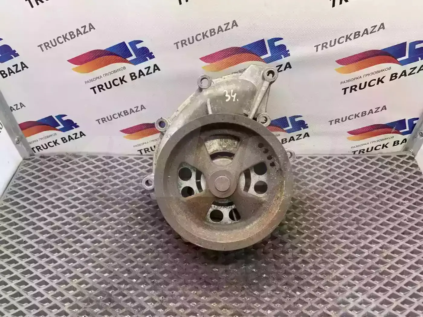 Помпа к Scania  2004