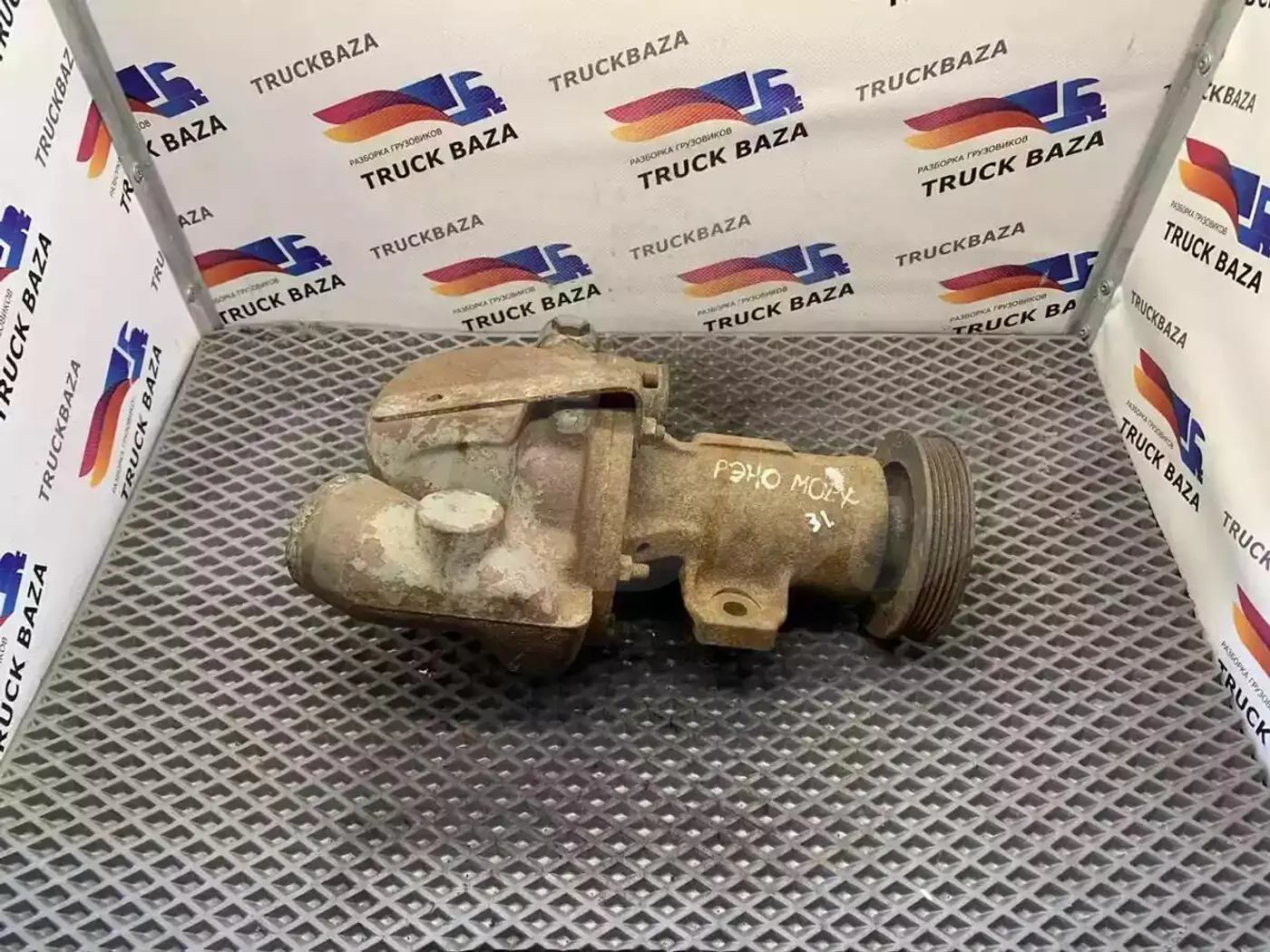 Помпа к Renault Magnum 1997