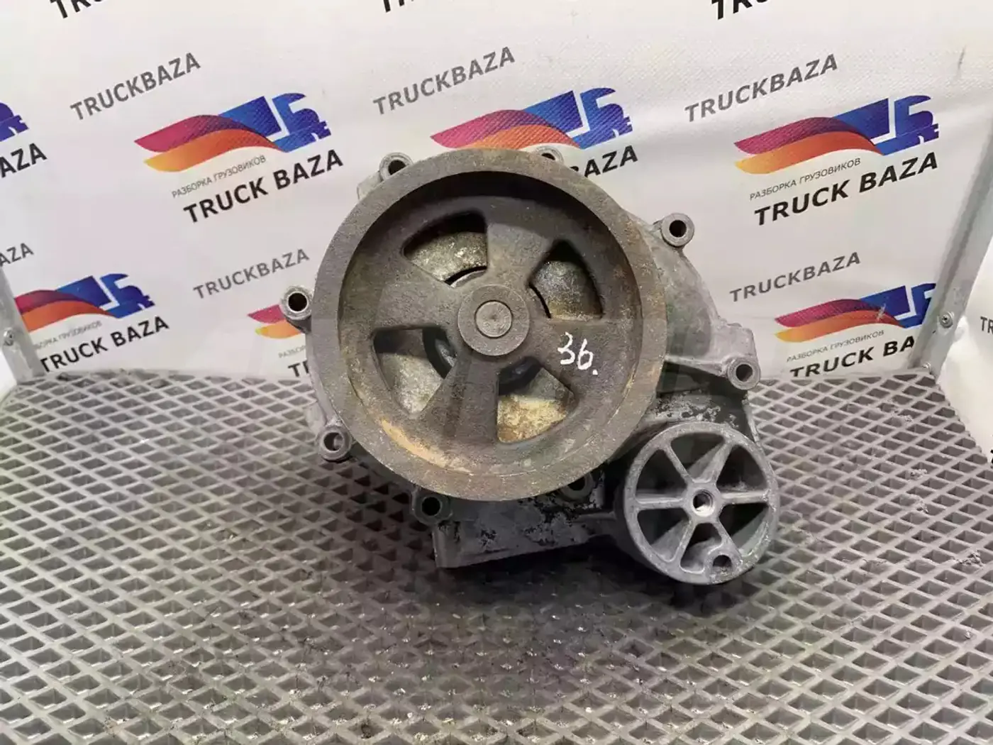 Помпа к Scania  2004