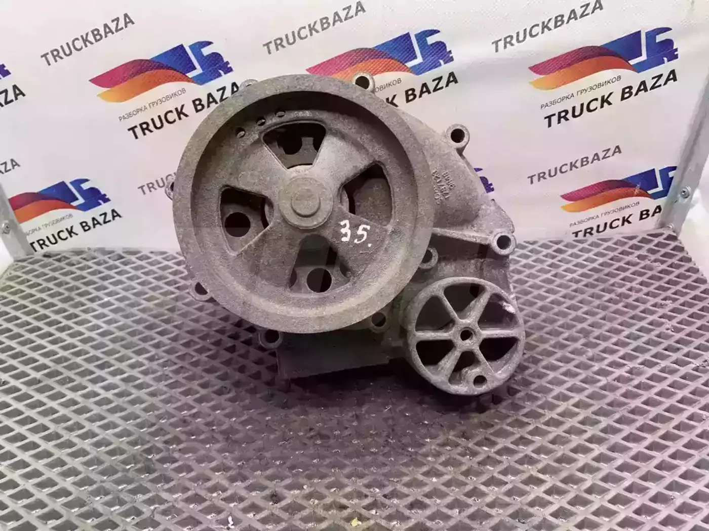 Помпа к Scania  2004