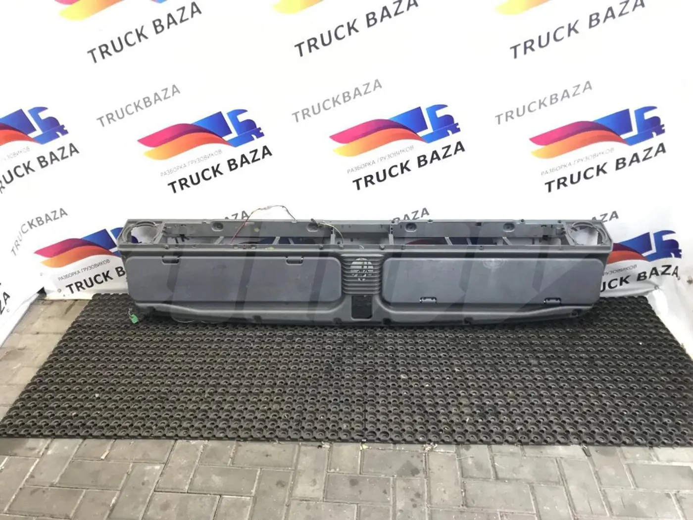 Средняя консоль к Scania  2004