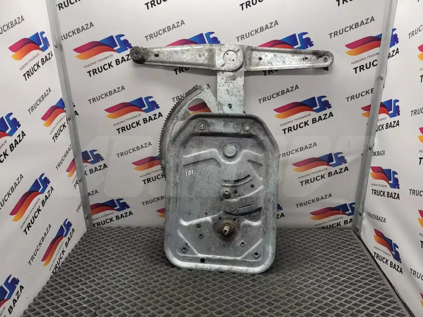 Стеклоподъемник передний левый к Scania  1995