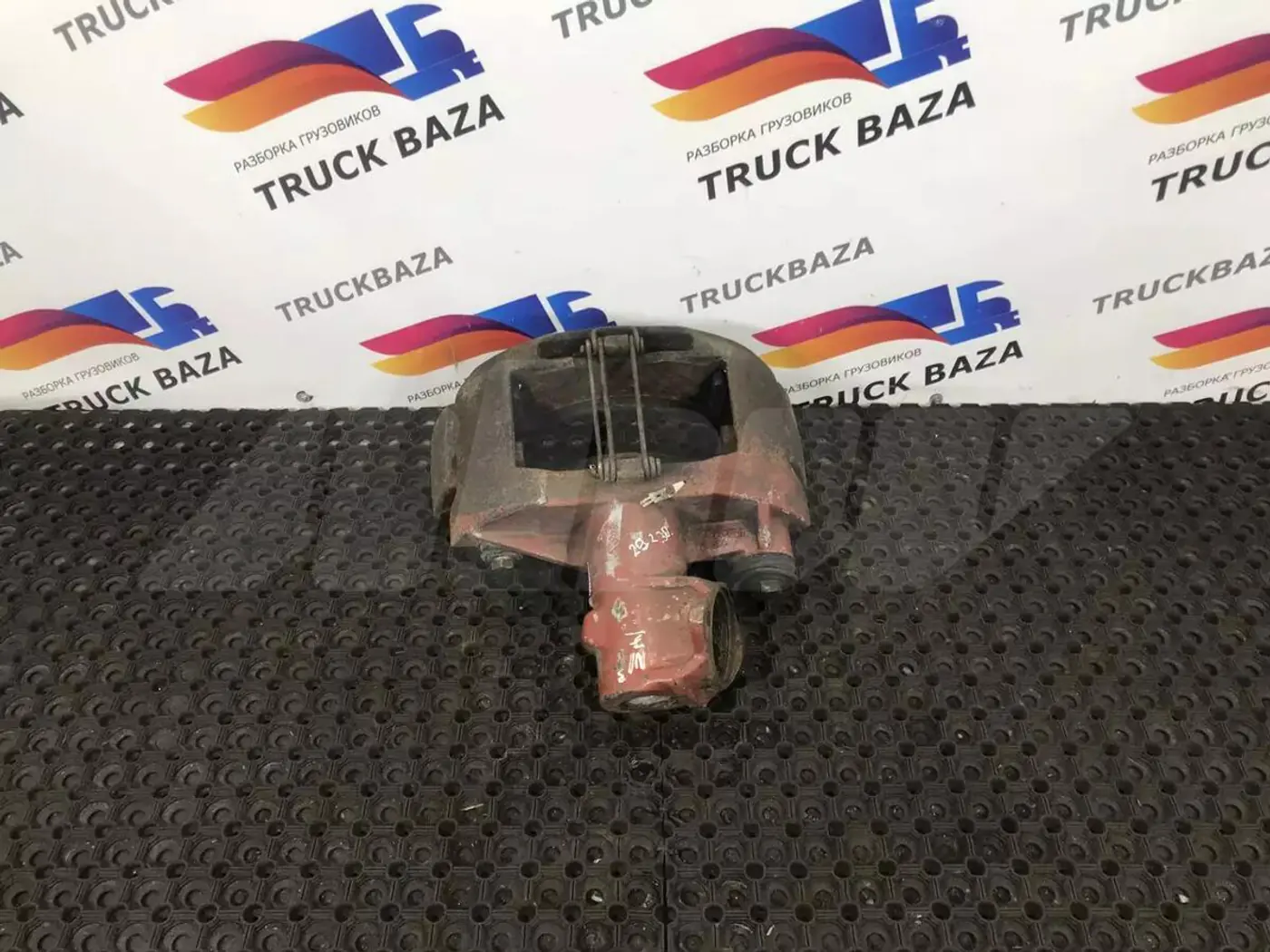 Суппорт передний левый к IVECO EuroTech 1993